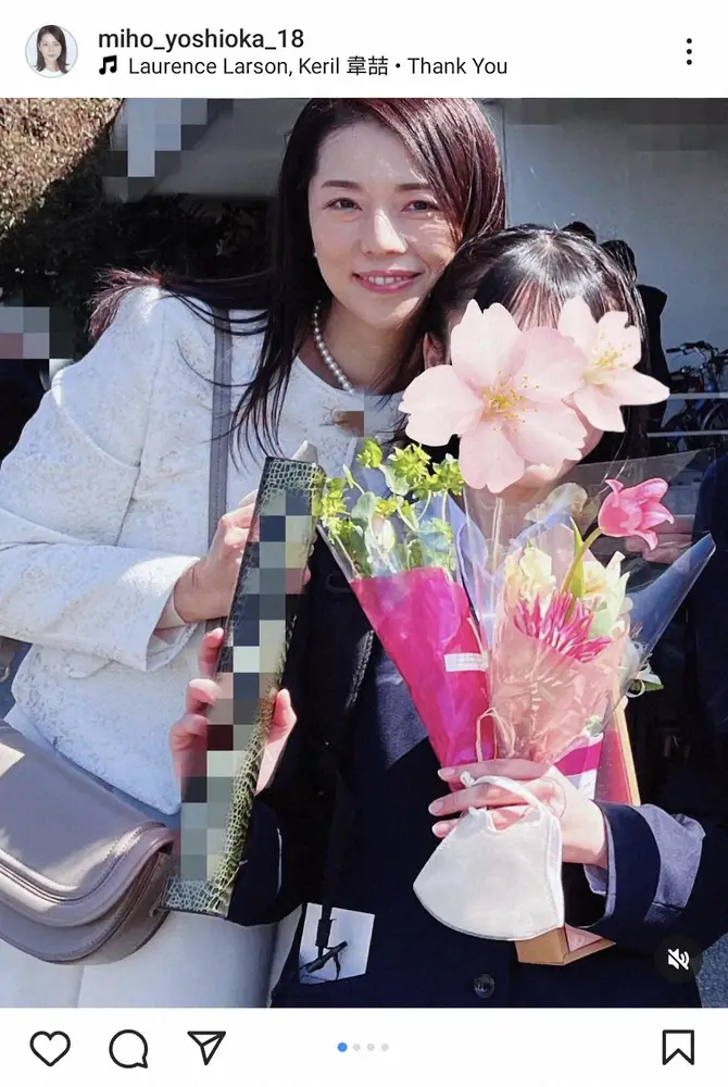 【画像・写真】吉岡美穂　娘の中学卒業、高校入学を報告　卒業式の親子ショットに「なんて美人なお母さんなんだ！」の声