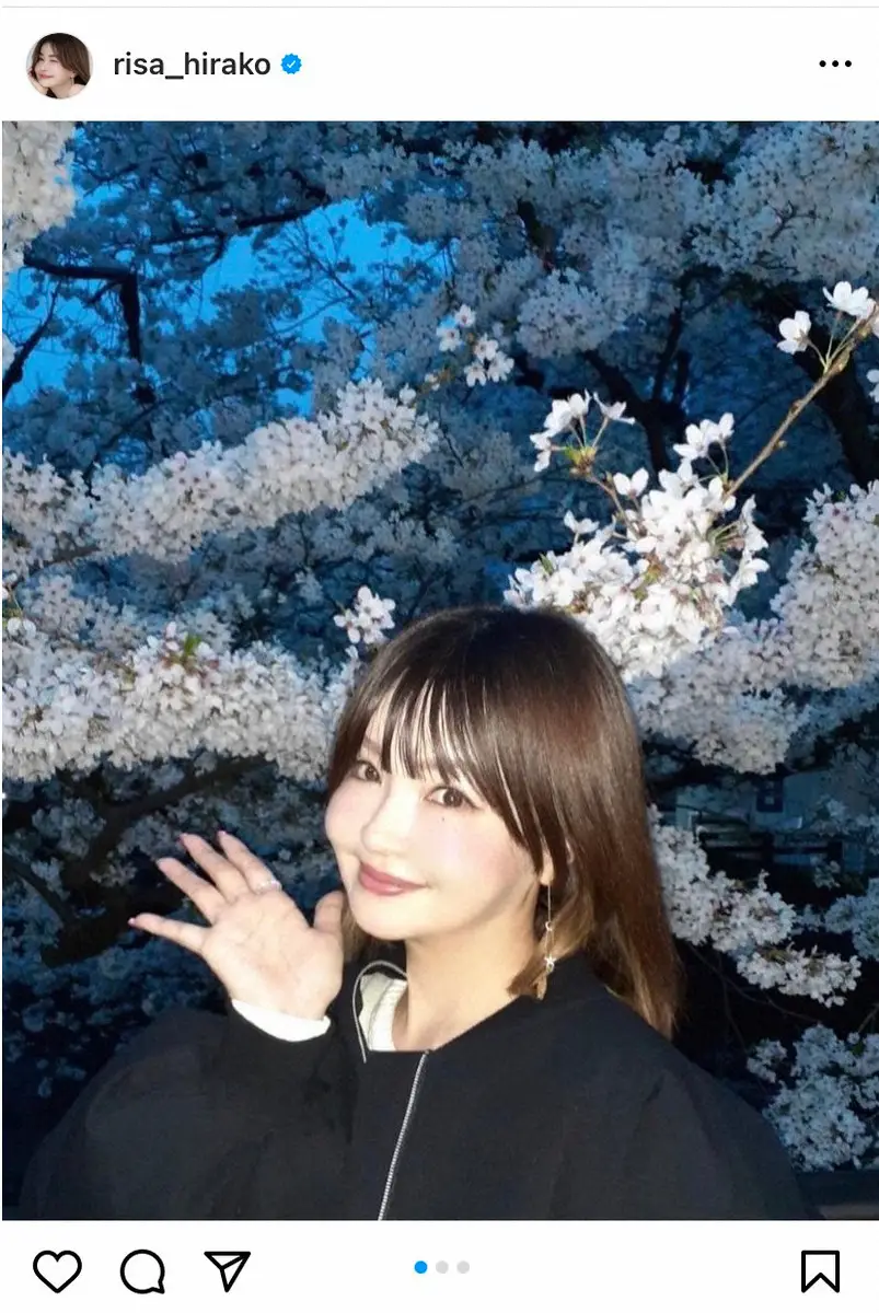 【画像・写真】53歳・平子理沙“地元・成城”でお花見　満開の桜とのコラボに「とても素敵です」「桜に負けない美しさ」