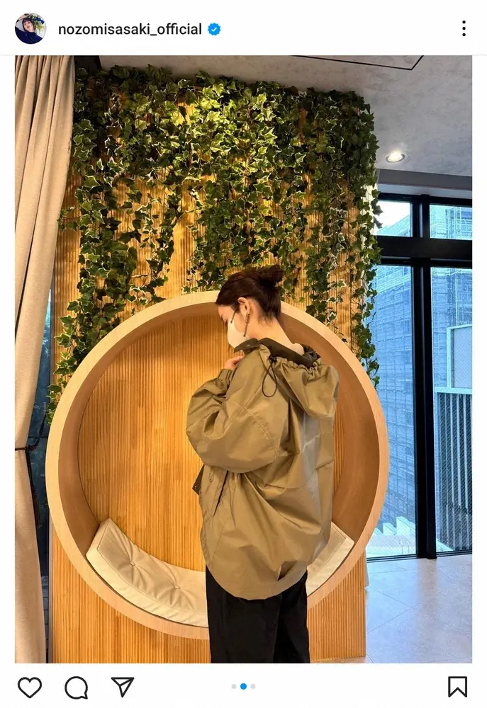 【画像・写真】佐々木希　悪天候対策！まとめ髪＆アースカラーのパンツスタイルに「カッコいい」「お洒落」の声