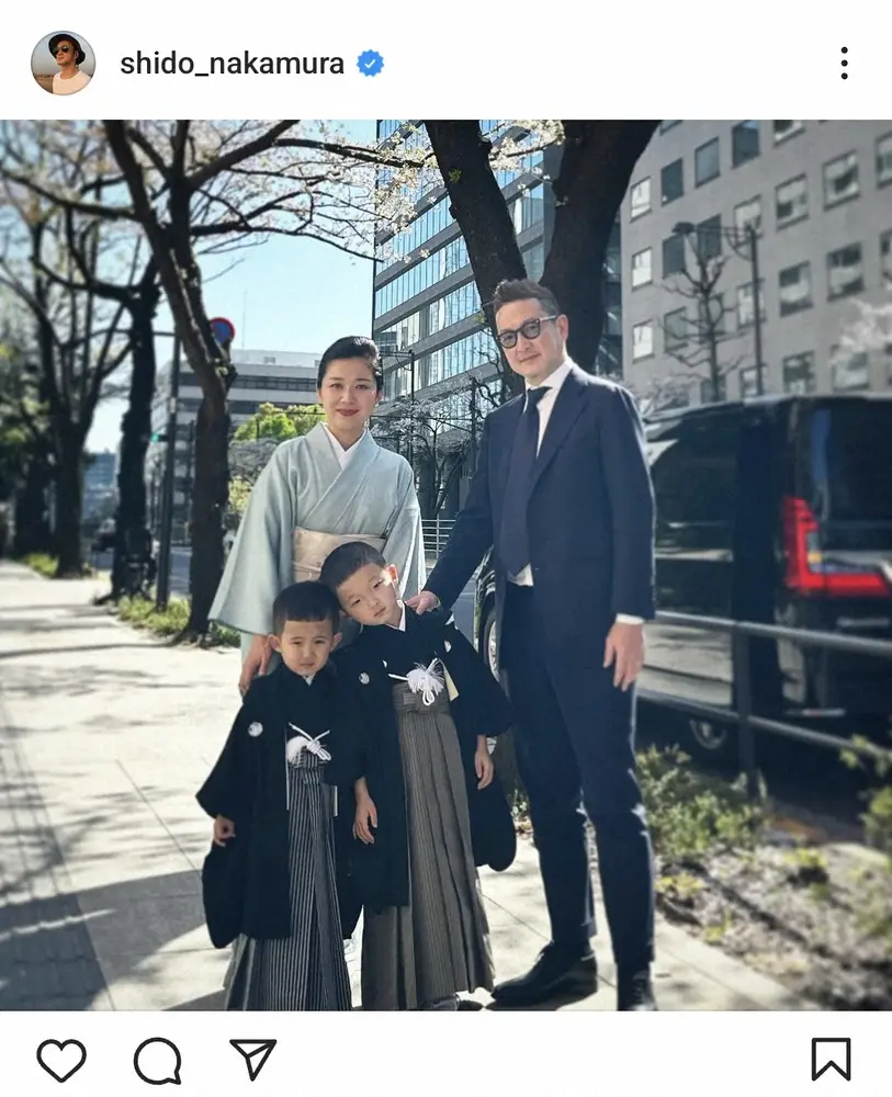 【画像・写真】中村獅童「中村夏幹、中村陽喜襲名ご挨拶回り」2人の息子＆夫人と家族ショットに「最高に良い写真」