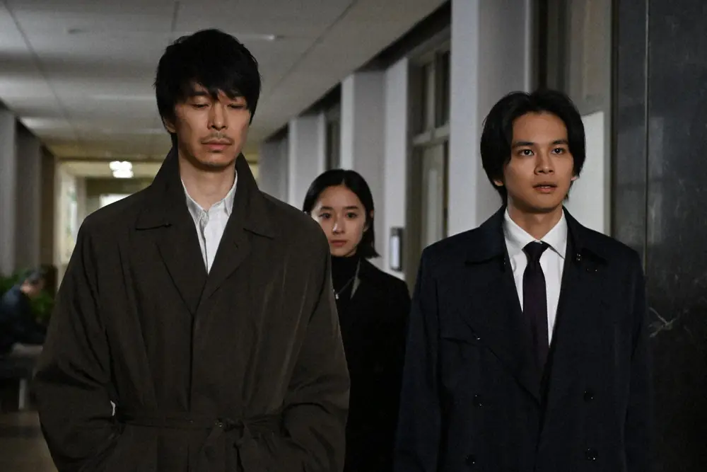 TBS日曜劇場「アンチヒーロー」。主演の長谷川博己（左）、堀田真由、北村匠海（C）TBS