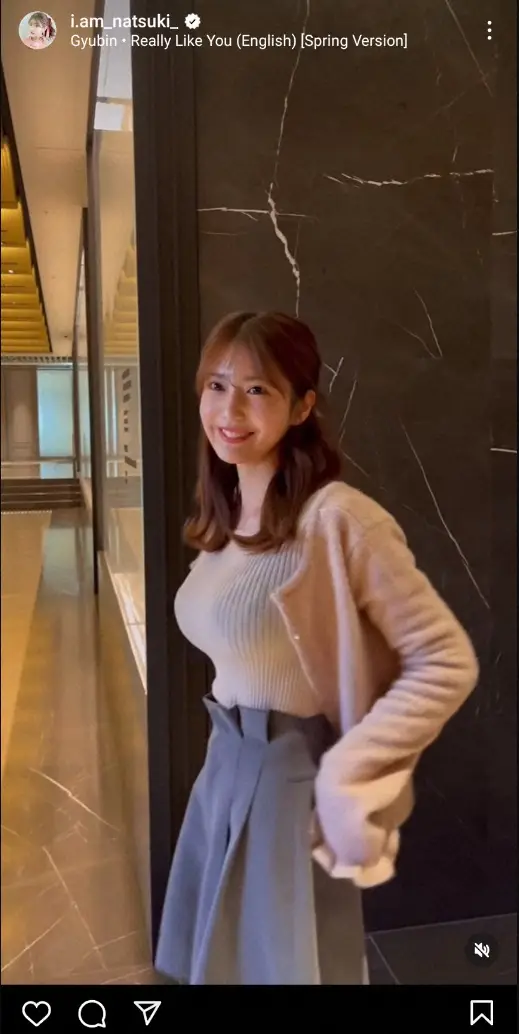 【画像・写真】“令和の峰不二子”阿部なつき　白ニット＆ミニスカ姿披露に「破壊力がすごい」「スタイル抜群」