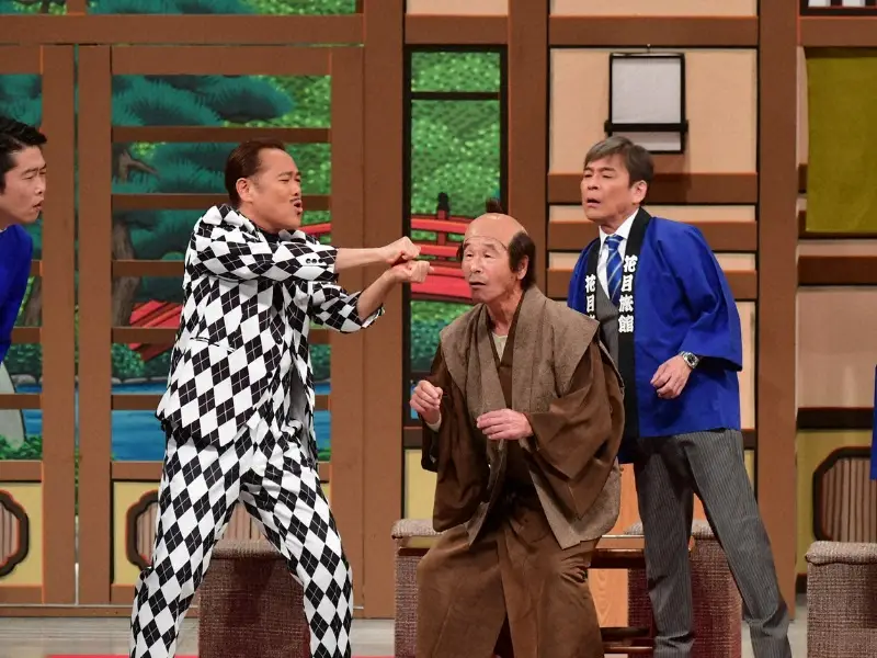【画像・写真】恩人の間寛平GM（右から２人目）とからむ辻本茂雄