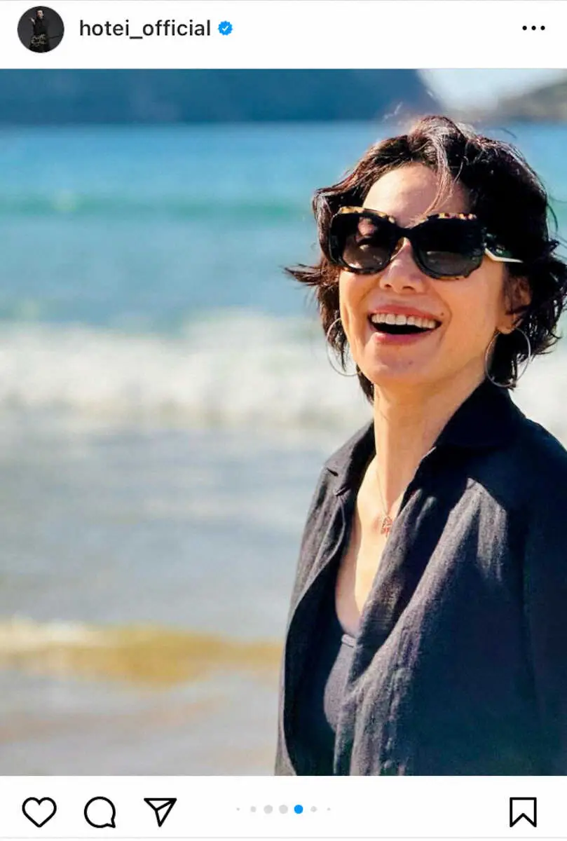 【画像・写真】布袋寅泰　スペイン旅行中に妻・今井美樹が誕生日「いつも笑顔をありがとう」輝くスマイル写真も披露