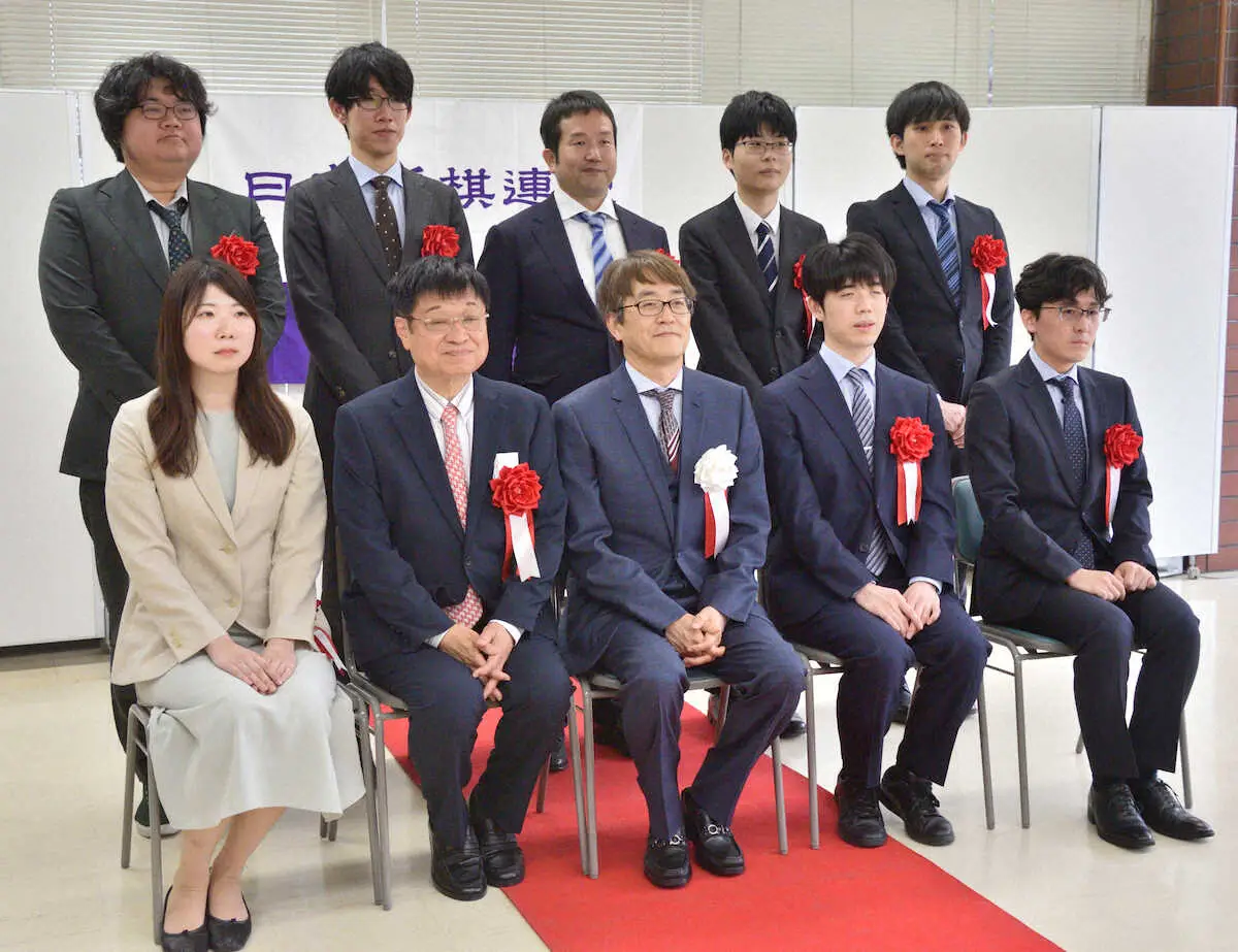 【画像・写真】第51回将棋大賞表彰式　藤井聡太8冠が4年連続で最優秀棋士賞受賞　副賞受け取り忘れるハプニングも…