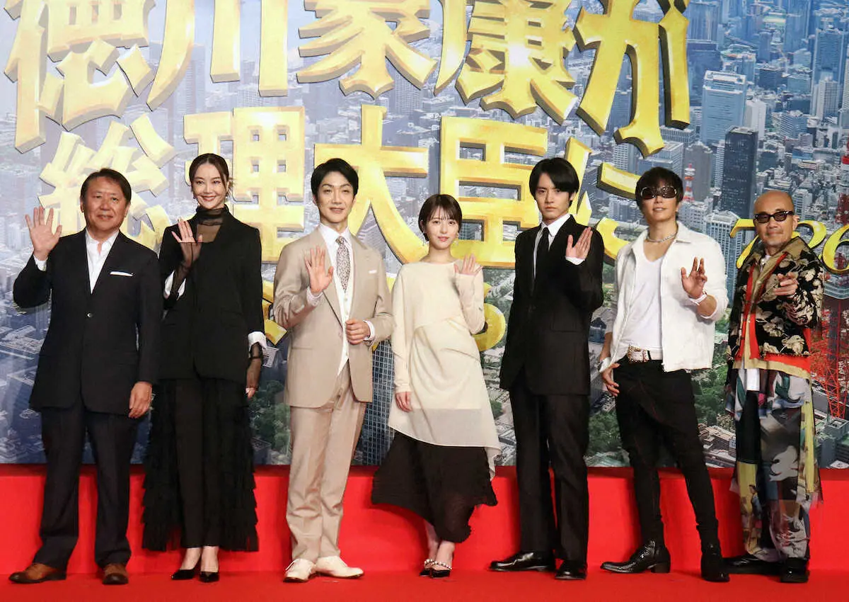 【画像・写真】映画「もしも徳川家康が総理大臣だったら」の製作報告会に出席した（左から）武内英樹監督、観月ありさ、野村萬斎、浜辺美波、赤楚衛二、GACKT、竹中直人