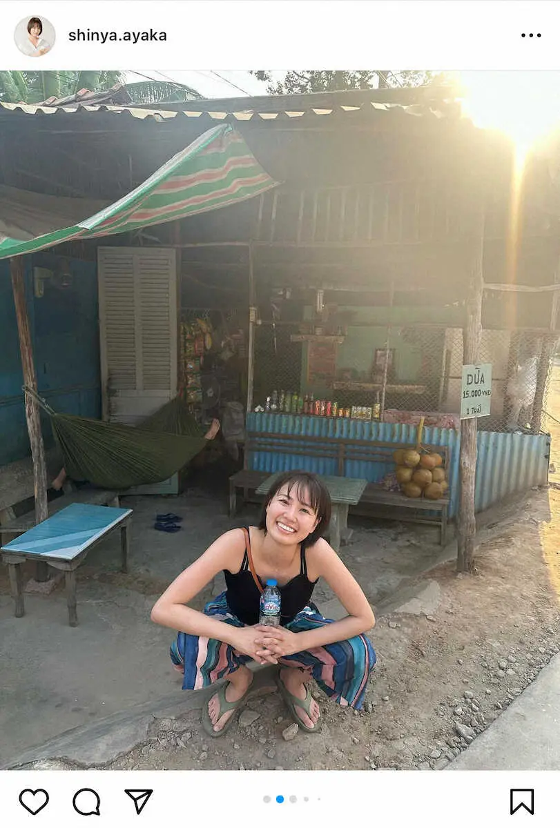 【画像・写真】どこにいてもかわいい！黒のキャミソールでベトナムを楽しむ新谷。新谷あやかのインスタグラムから（＠shinya.ayaka）