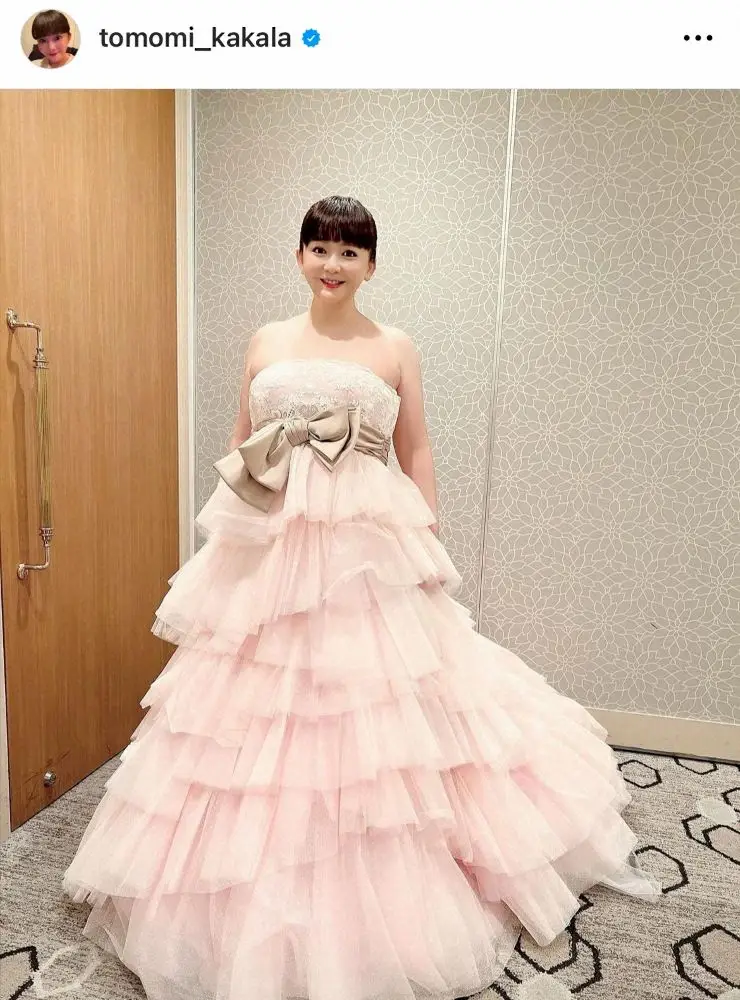 【画像・写真】華原朋美、また激ヤセ！　デコルテ見せ「帰宅」オフショットに「若返った！？」「めっちゃやせてる…」