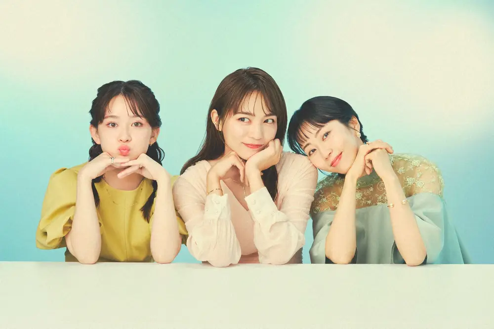 【画像・写真】4月期のTBS金曜ドラマ「9ボーダー」で３姉妹として初共演する（左から）畑芽育、川口春奈、木南晴夏（C）TBS