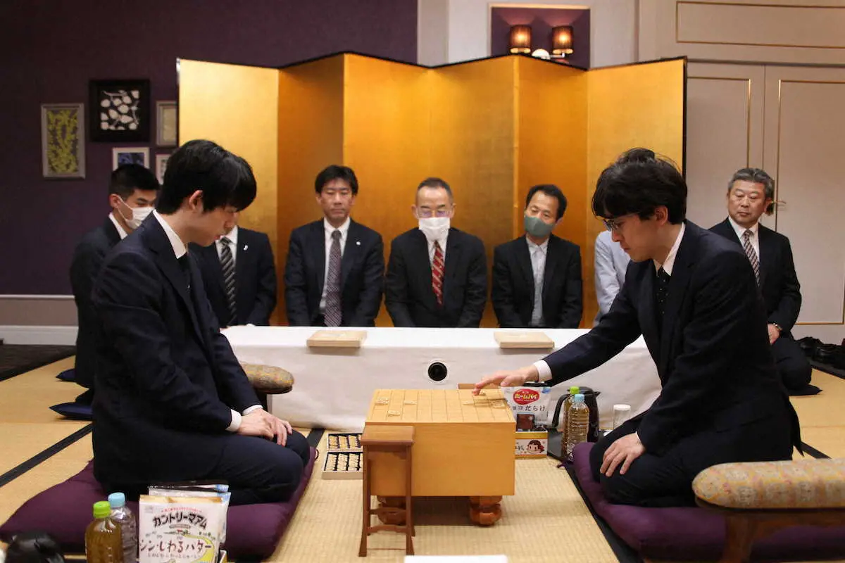 【画像・写真】藤井叡王「糖分補給しながら指したい」　叡王戦第3局前夜祭　1勝1敗で伊藤七段と天王山対局へ