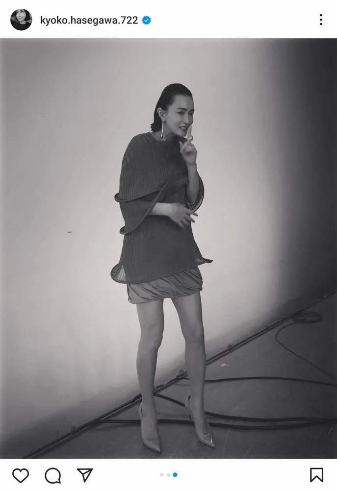 【画像・写真】長谷川京子　超ミニ&ピンヒールで「シーッ」舞台裏ショットに「とんでもないヒール」「なんて美脚」の声