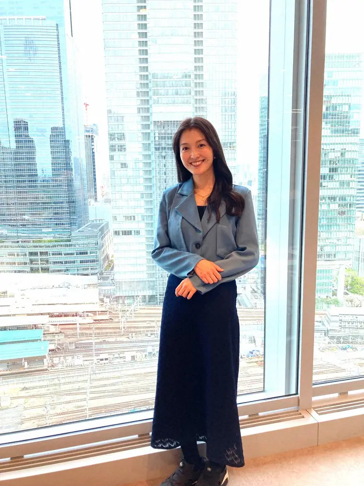 【画像・写真】「SCOグループ」広報に転職し、広報とフリーアナの二刀流をスタートさせた元テレ東・福田典子。足元のスニーカーをおしゃれに履きこなす