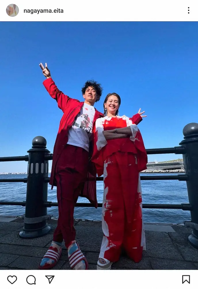 【画像・写真】永山瑛太　先輩女優との“おそろコーデ”2ショに妻・木村カエラ「推しと推しが並んでてやばい」