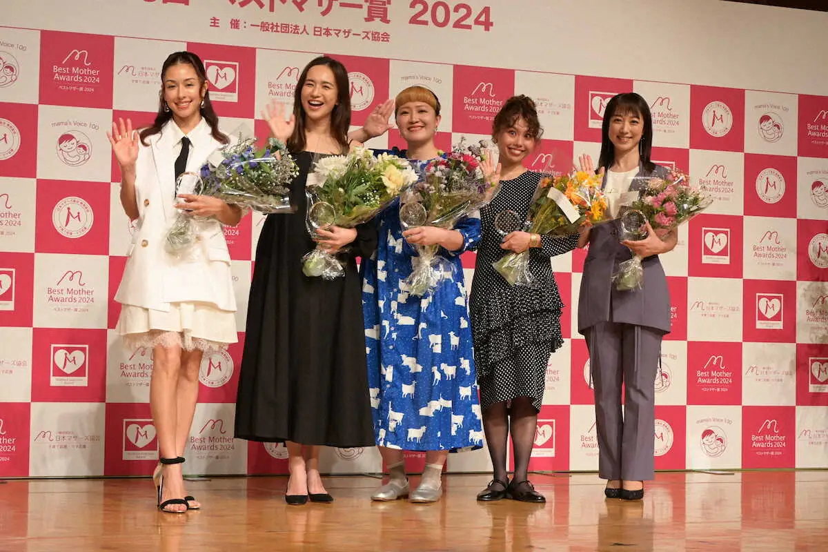 【画像・写真】peco、丸山桂里奈、川田裕美らベストマザー賞　peco号泣「息子とryuchellに感謝」