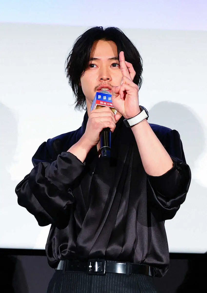 【画像・写真】山崎賢人　「部屋に入れて飾りたい」原作者のサプライズプレゼントに大感激　「陰陽師0」名演を共演者絶賛