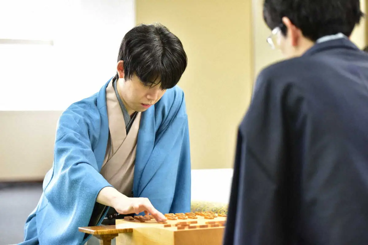 【画像・写真】藤井名人が3連勝で初防衛王手　史上初の空港対決制した「良い環境の中で対局できました」