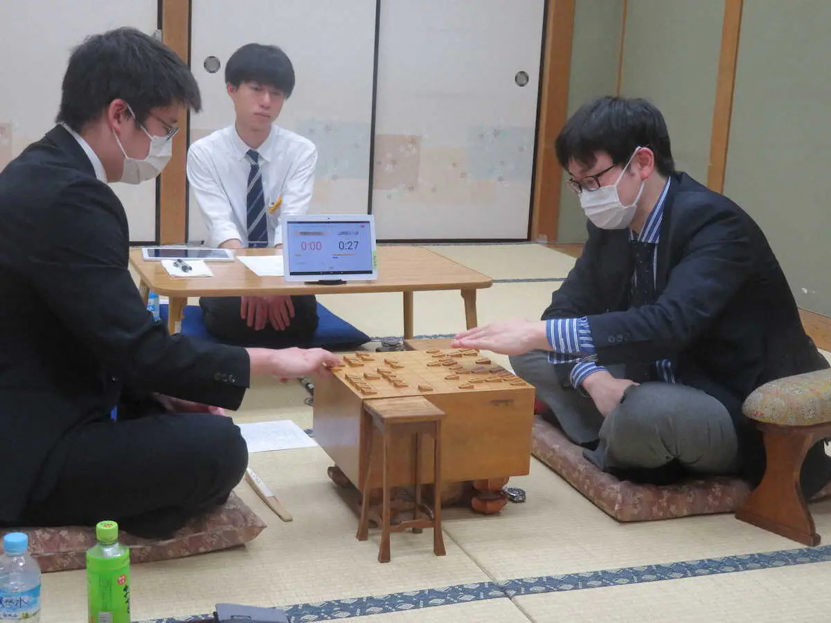 【画像・写真】山崎八段　藤井棋聖挑戦前に弾み　今年度6連勝　右四間飛車で王将戦1次予選決勝進出