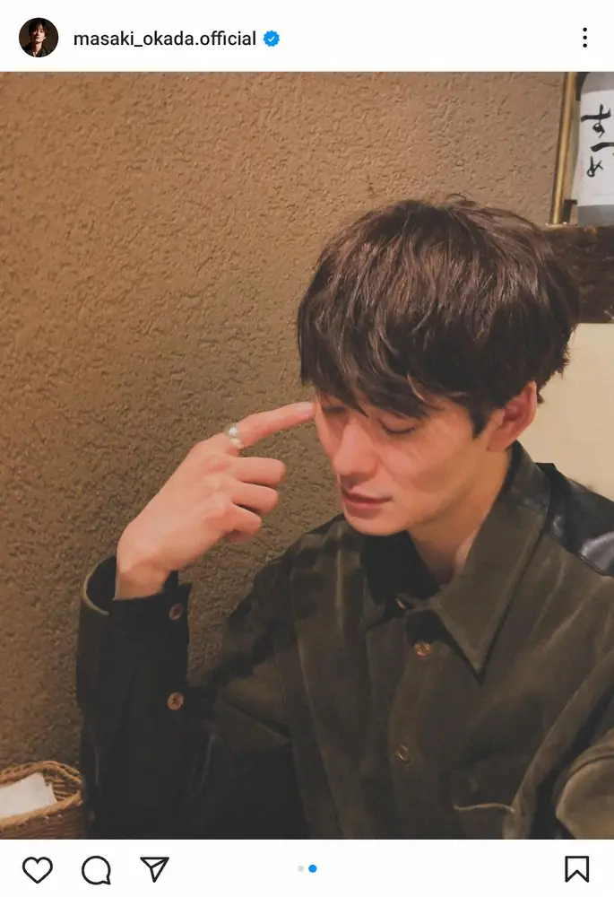 【画像・写真】岡田将生は彫刻!?呑み友とのプライベート写真に「ご飯より顔面」「どの瞬間も完璧」の声