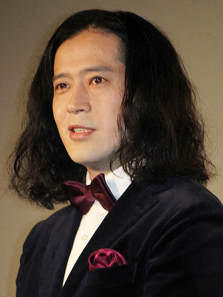 【画像・写真】ピース又吉「傘と傘がすれ違うとき」の様子投稿で、“雨の日マナー”に意見噴出「理由が知りたい」
