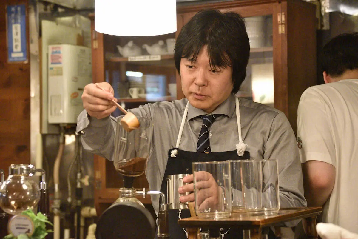 【画像・写真】藤井猛九段がマスター「喫茶　藤井」コーヒーで交流　将棋交流イベント「クニタチ名人戦」