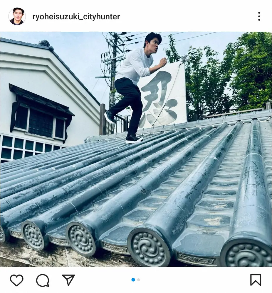 【画像・写真】鈴木亮平　真剣！忍者走りショットに「京都にお忍びですか」「輝きが強くて忍者にむかない」の声