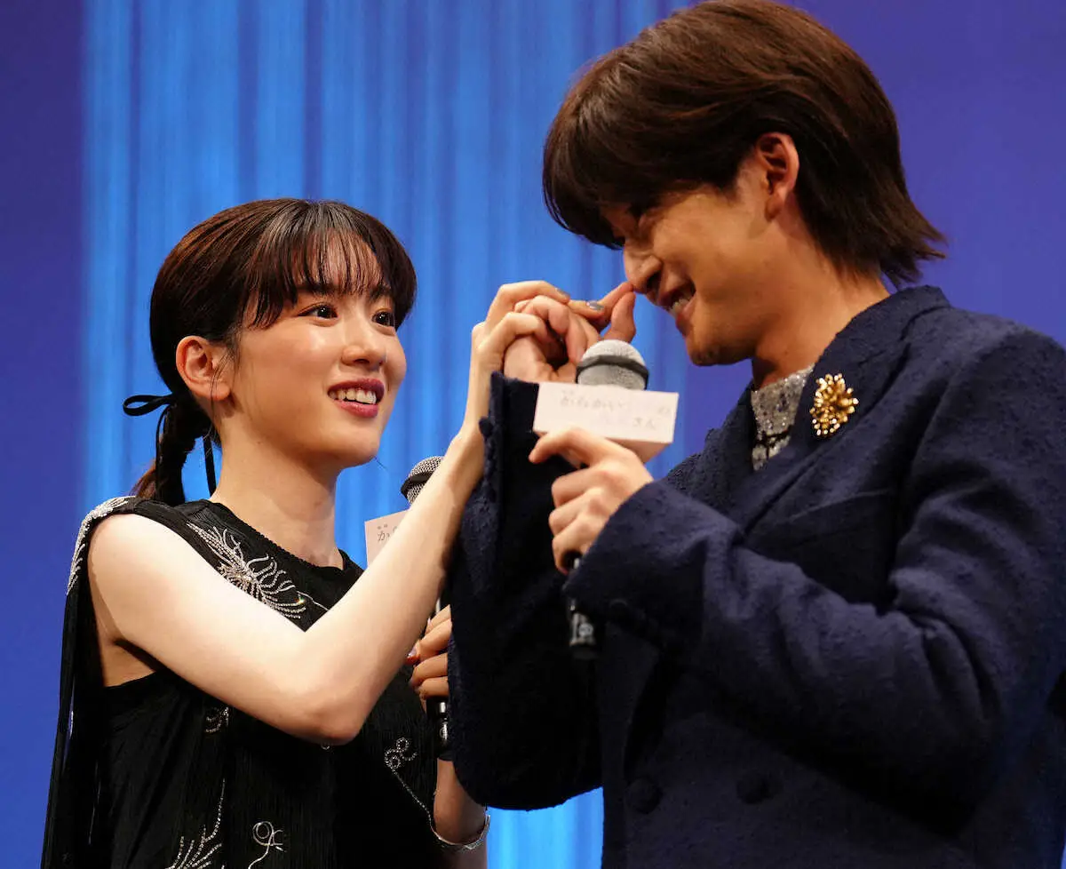 【画像・写真】高橋文哉　「余計汗が…」思わず照れ笑い　永野芽郁との密着に観客メロメロ