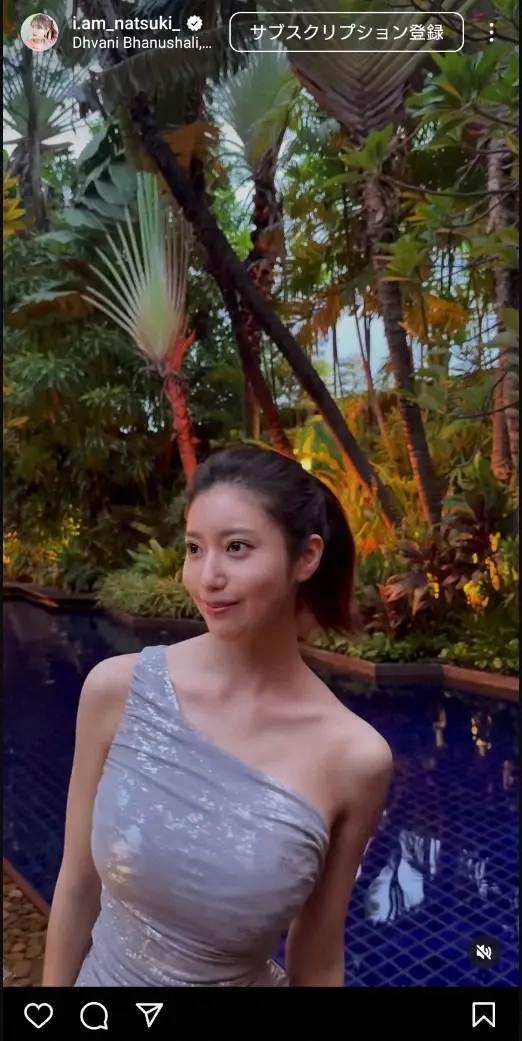 【画像・写真】“令和の峰不二子”阿部なつき　プールサイドでの肩見せドレス姿披露に「スタイル抜群」「色っぽいです」