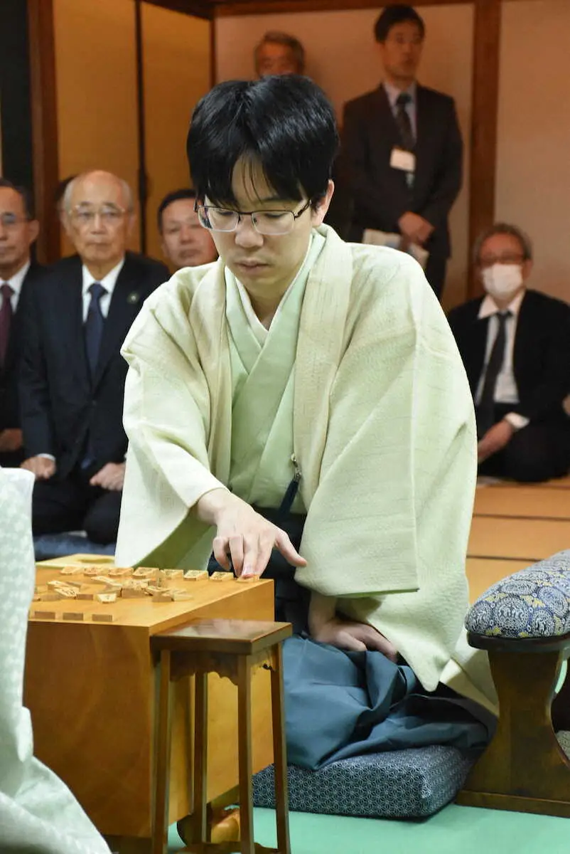【画像・写真】【名人戦・第4局2日目】藤井名人も長考100分で「天使の跳躍」　豊島九段に続いて左桂を2段階活用