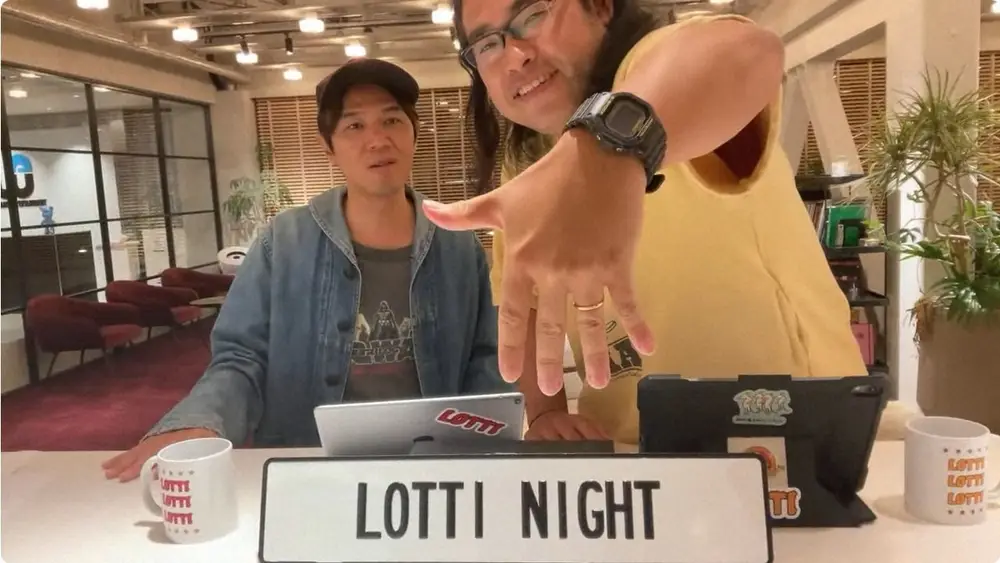 【画像・写真】ロッチ中岡、笑顔で結婚指輪を披露「ゴールドでいかせてもらいました！嫁がいいって」と早速のろけ