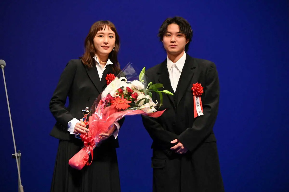 【画像・写真】新垣結衣　人生初の助演女優賞「大事なことを教えてくれた」映画批評家大賞　「正欲」で巧みな表情使い分け