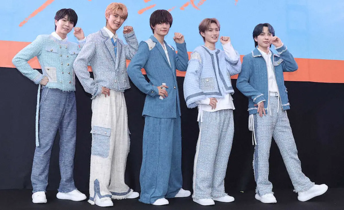 【画像・写真】フォトセッションに臨むM！LK（左から）塩崎太智、曽野舜太、佐野勇斗、山中柔太朗、吉田仁人