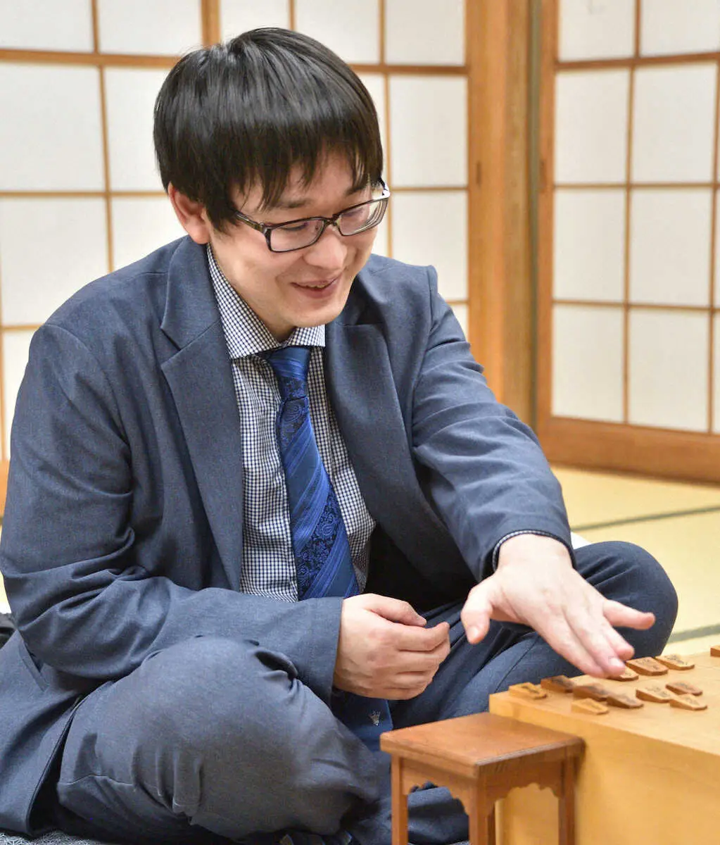 【画像・写真】山崎八段　初の竜王戦1組優勝　6月開幕、藤井棋聖挑戦へ弾み　佐藤康九段に勝利し今年度7勝0敗と好調