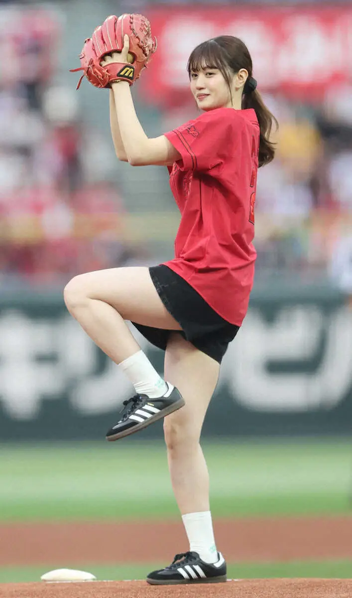 【画像・写真】イッテQ新メンバー候補生はプロ野球選手の娘だった！始球式動画に「可愛い」「女神」と反響