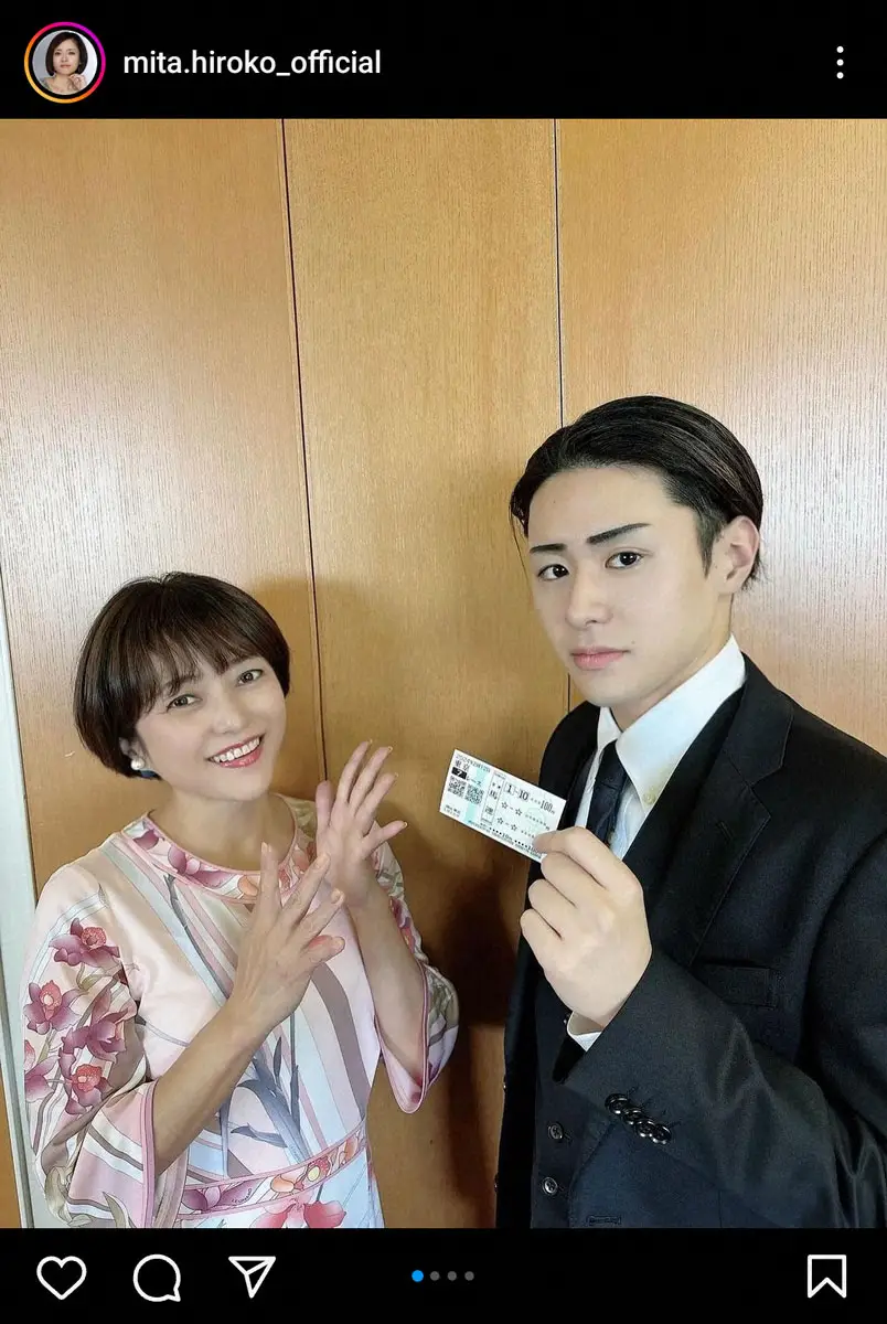 【画像・写真】「みんなイケメン」成駒屋三兄弟がスーツでキメた！　三田寛子　三男の競馬場デビュー＆馬券的中を報告