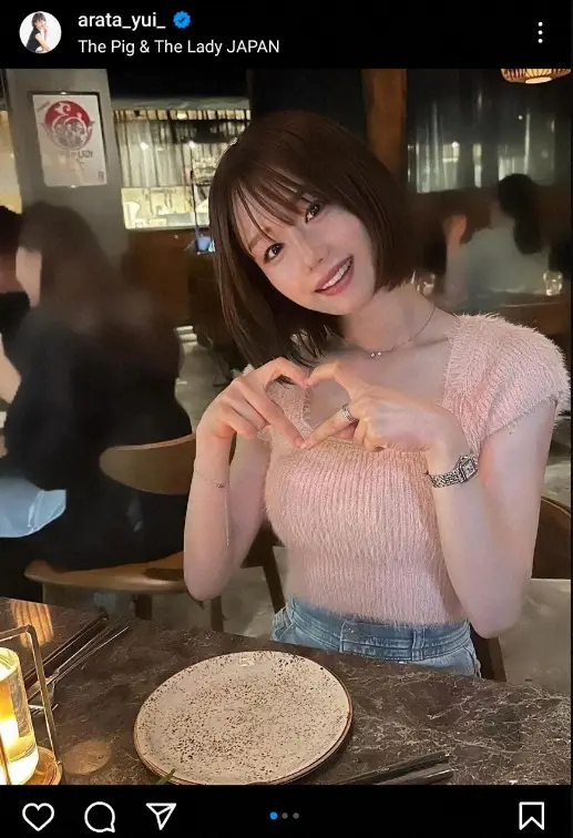 【画像・写真】“美しすぎるラウンドガール”新唯　ピンクニットのトップス姿披露に「ゴリゴリ可愛い」「サイコーの笑顔」