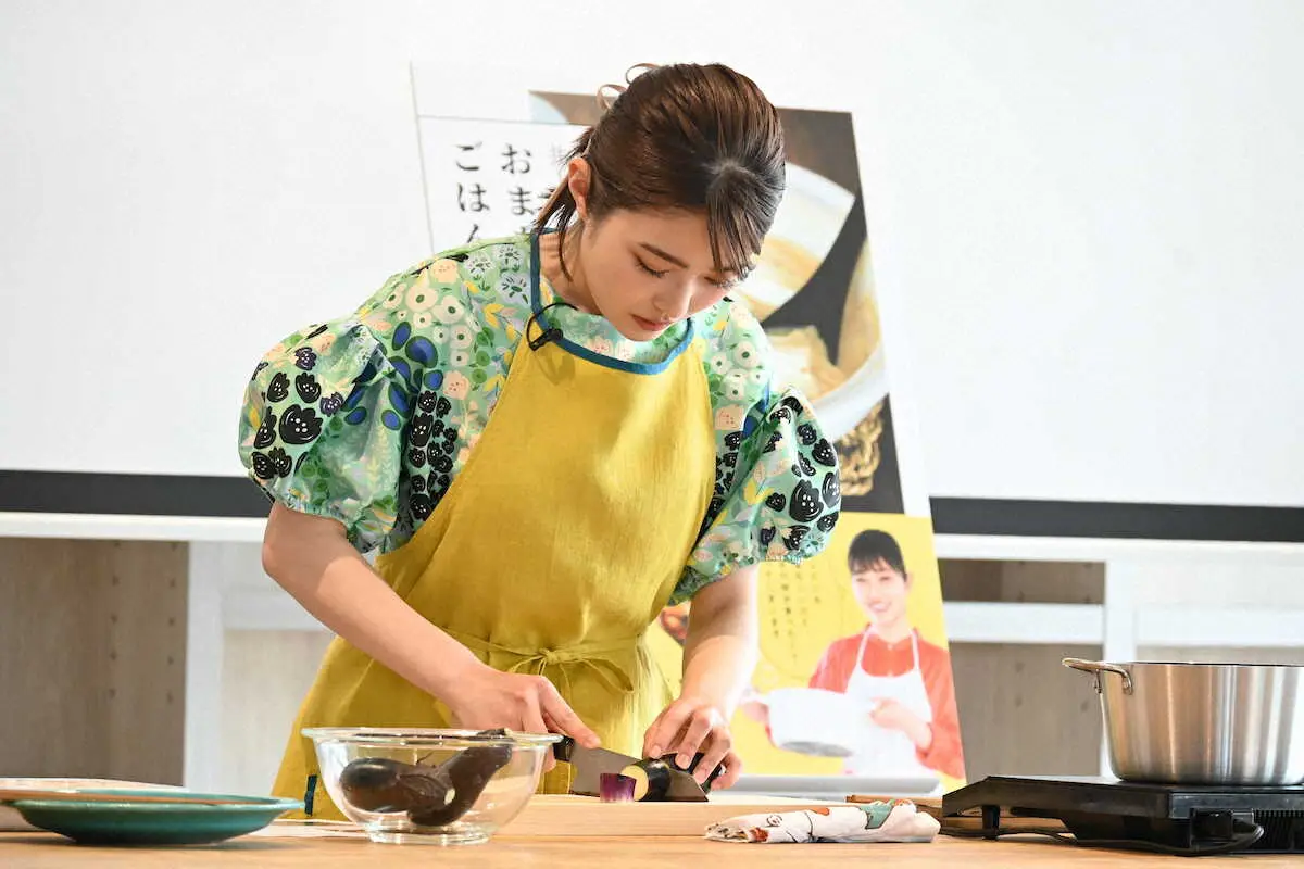 【画像・写真】井上咲楽の「なすぼけ」召し上がれ　初レシピ本発売記念お披露目会