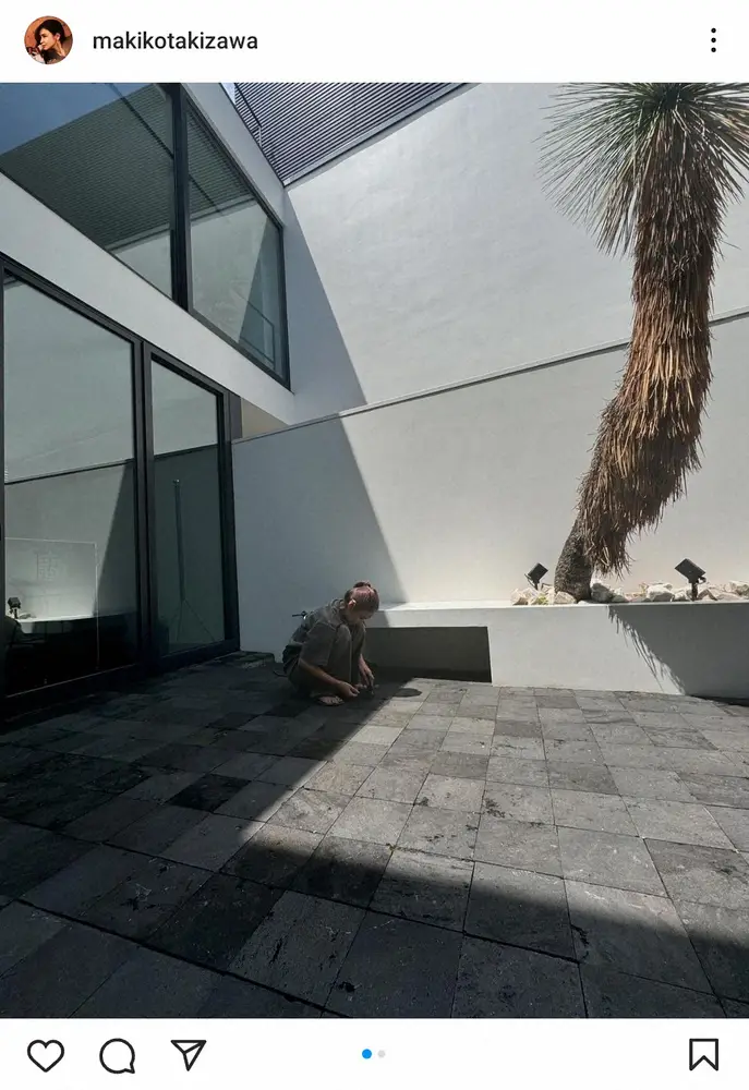 【画像・写真】滝沢眞規子「雑草をひたすら…」　モダンな豪邸の地味なメンテ姿に「尊敬しかない」「中や外まで完璧」