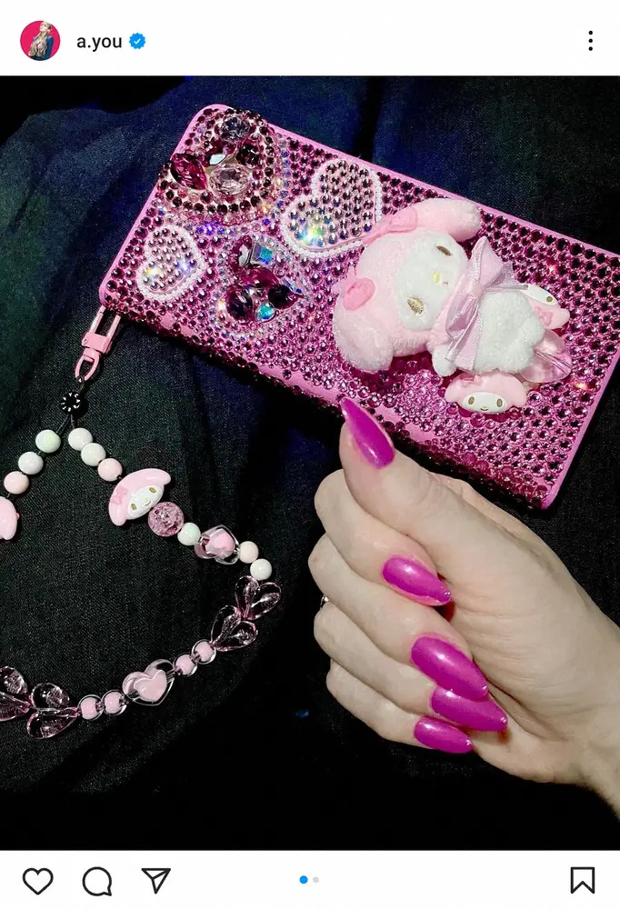 【画像・写真】浜崎あゆみ　ド派手な新ネイル&深夜にデコったスマホケースに「推しと推しのコラボ」「すごすぎる」の声