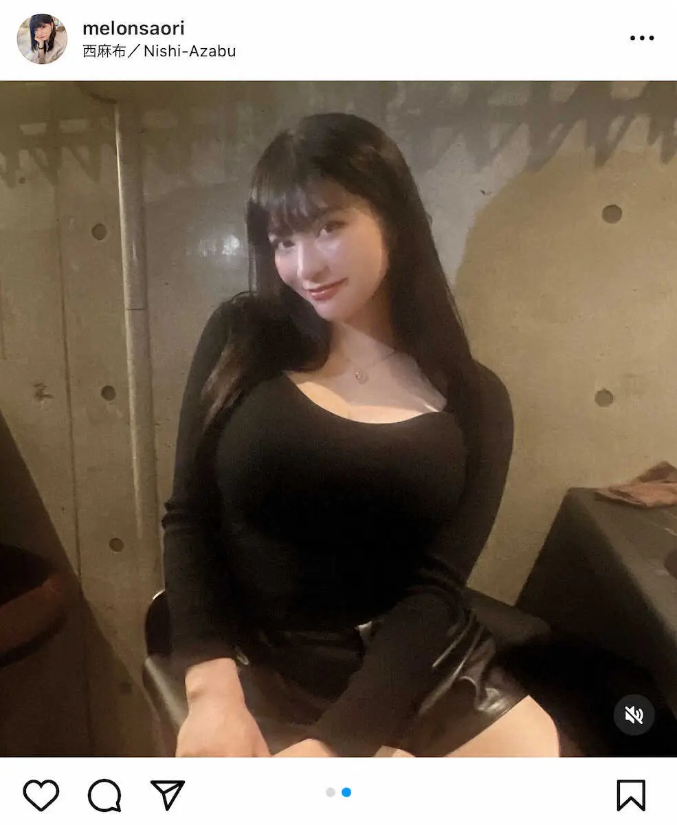 【画像・写真】どっちが好き？ナイスバディーで話題のラウンドガール　黒ニット＆ショートパンツS！「最高級美女」の声