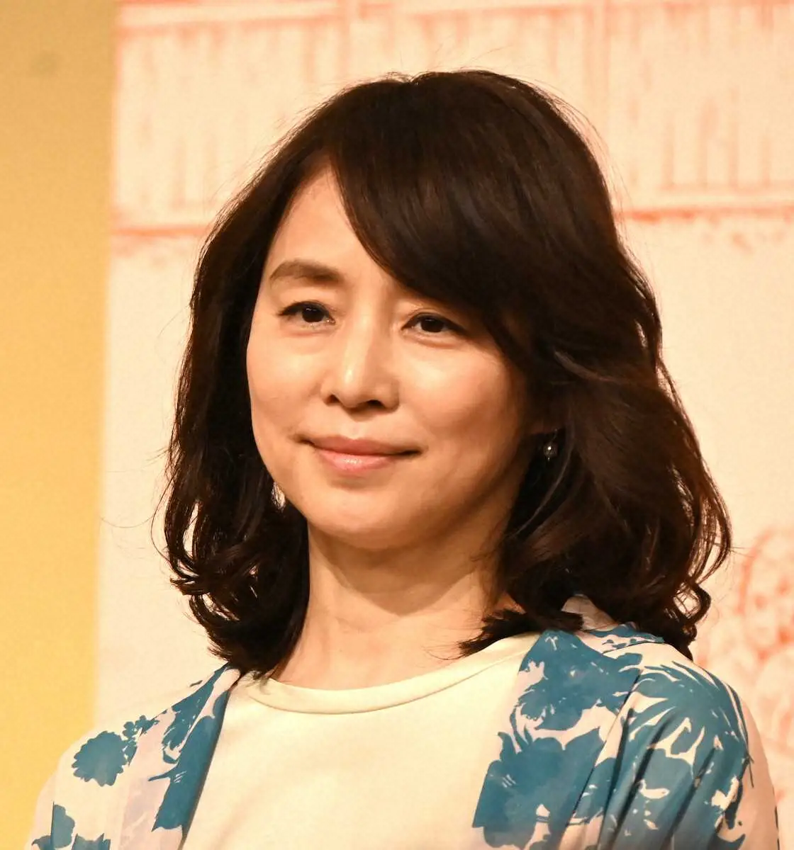 【画像・写真】54歳・石田ゆり子　はて…どうされました？衝撃のすっぴん寝起きボサボサ姿公開！日課は朝ドラリアタイ