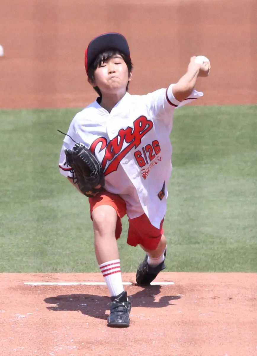 【画像・写真】広島・大瀬良ノーノ―　鯉党有名人らも興奮　シソンヌ・じろう「大瀬良～」極楽とんぼ・山本「ヤッター」