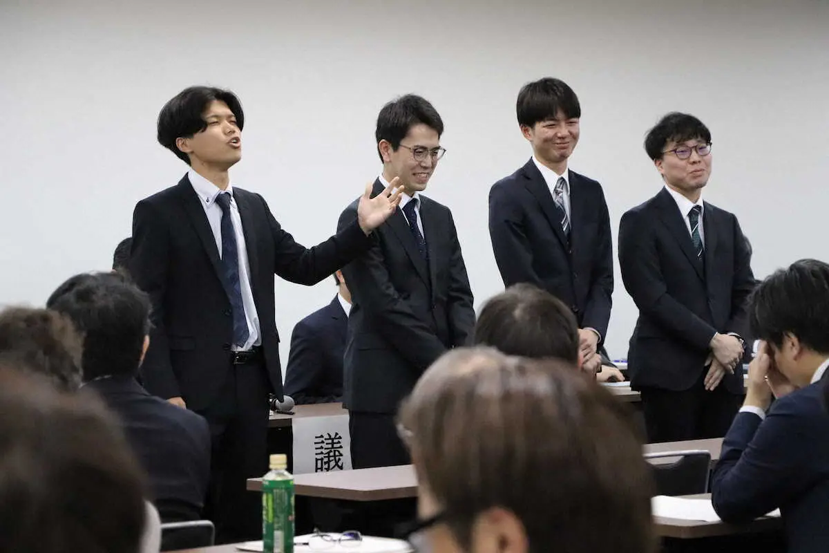 【画像・写真】藤井8冠も苦笑？！高橋佑二郎四段がサザン熱唱「カラオケはまだ見習い」将棋連盟棋士総会