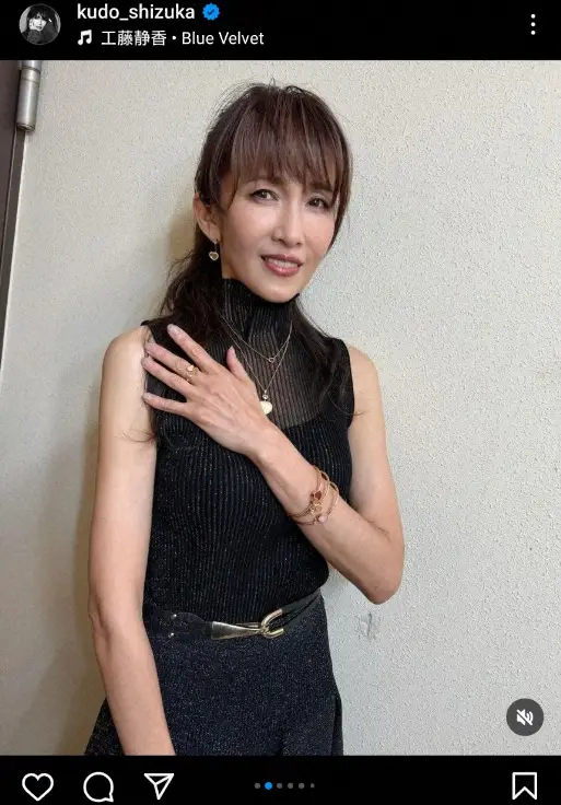 【画像・写真】工藤静香　ノースリーブ衣装やベスト＆パンツの私服姿披露に「ポニテも可愛い」「めっちゃカッコいい」