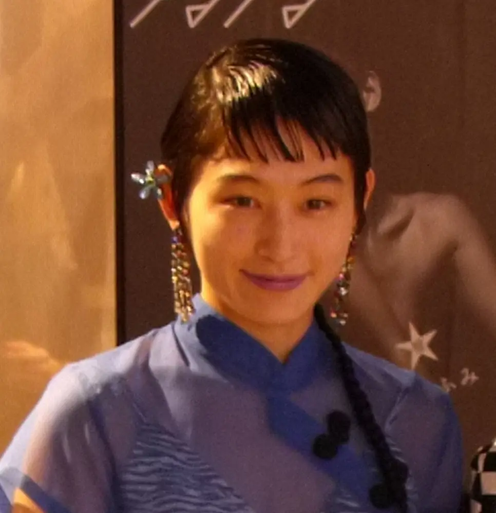 【画像・写真】コムアイ“激変”超独創的ヘアに反響！「ちょいと母親らしくしてみました」に「SO　COOL！」の声