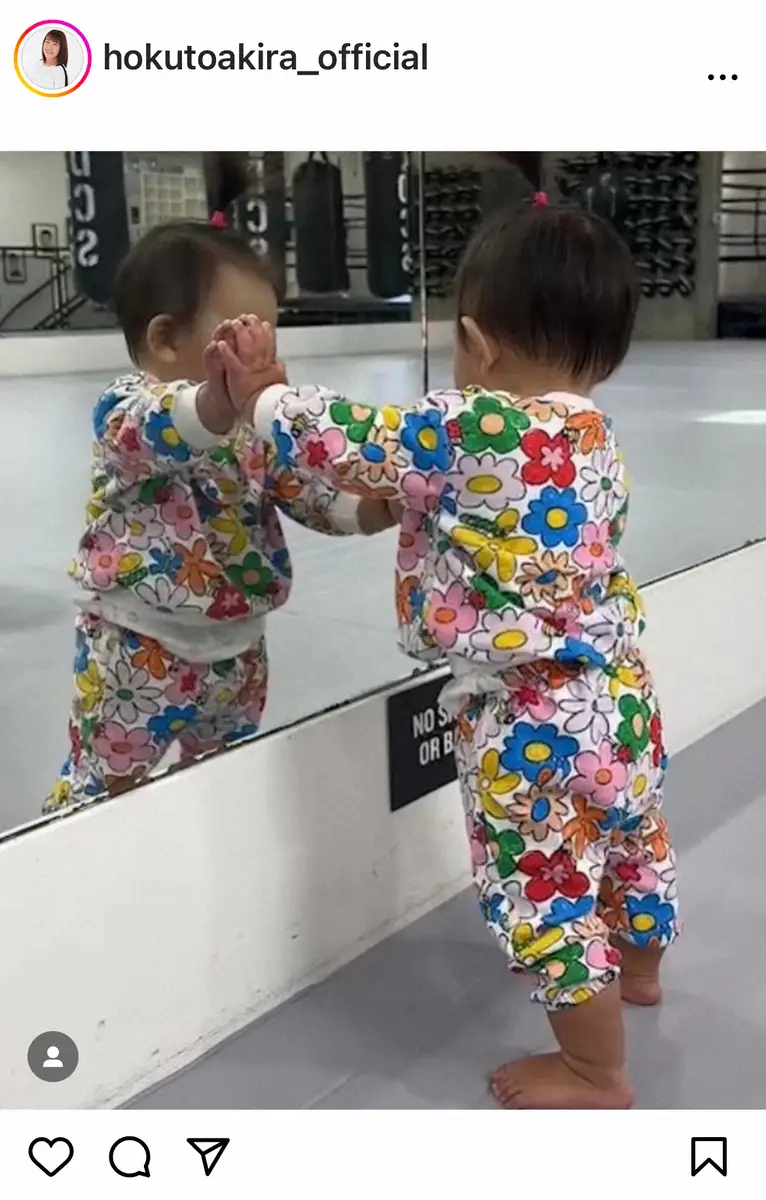 【画像・写真】北斗晶　あと2カ月で1歳…初孫“すーちゃん”のつかまり立ちショットに「大きくなりましたね」の声