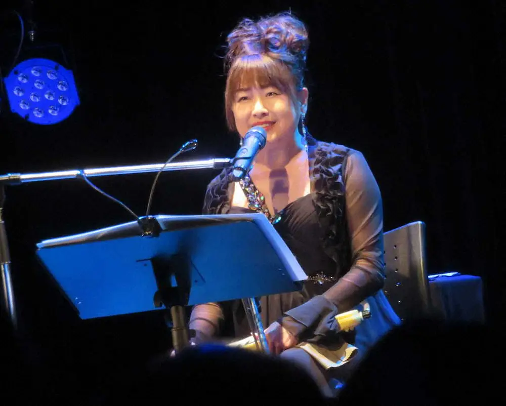 【画像・写真】浅田あつこ　ハプニングにもめげず30周年ライブを完走　衣装替えでドレスのファスナーが壊れる