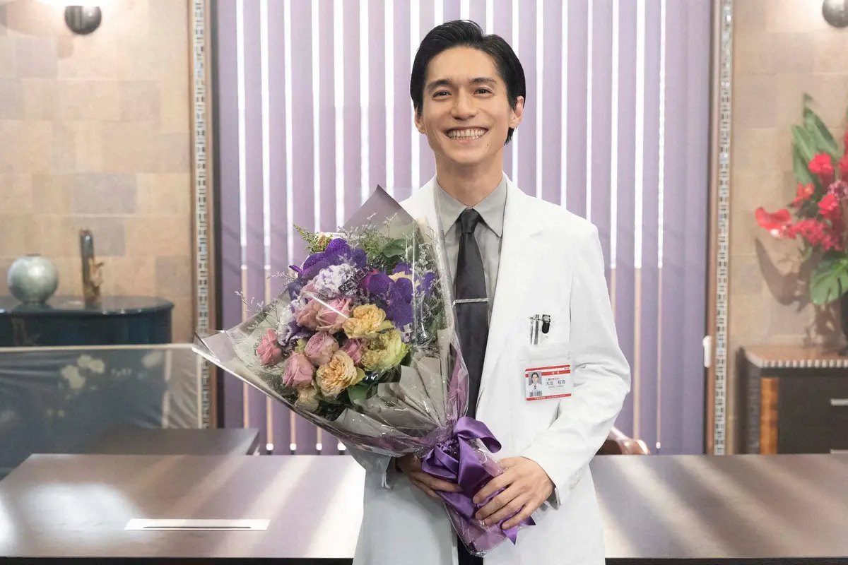 【画像・写真】「Re:リベンジ-欲望の果てに-」 錦戸亮、芳根京子、見上愛が笑顔で撮了　芳根「久しぶりに抜け殻」
