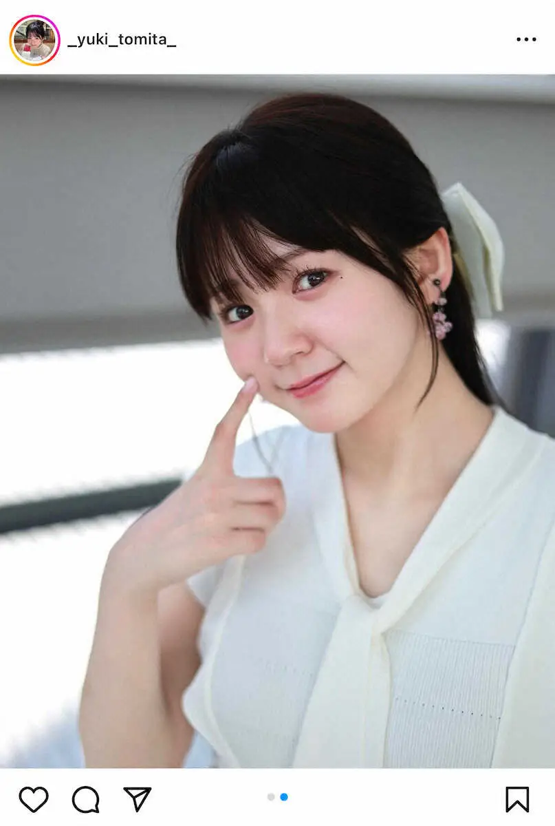 【画像・写真】競馬中継で人気のテレ東女子アナ　白のノースリーブ＆紫ロングスカートS！「尊い」「笑顔可愛すぎ」の声