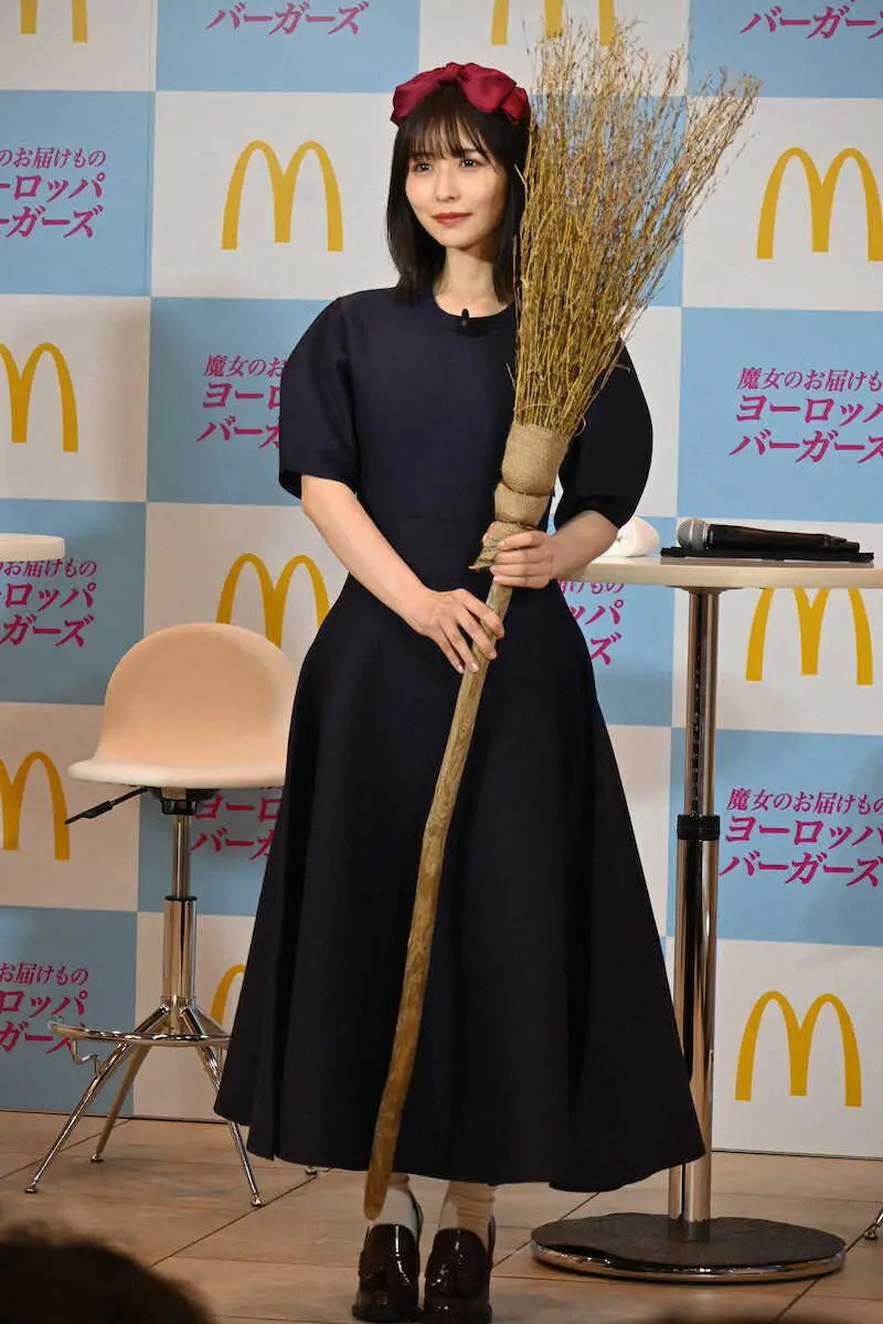 【画像・写真】長濱ねる　大好きな「魔女の宅急便」キキの格好で登場　槙野智章氏もメロメロ「めっちゃ似合ってる！」