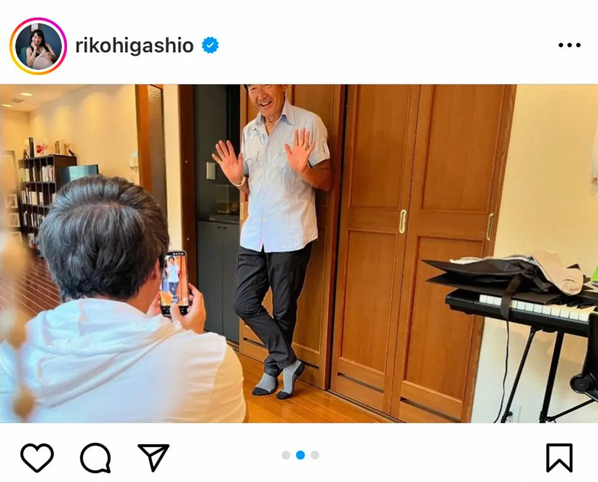 【画像・写真】東尾理子　いしだ壱成から石田純一への“爆笑”プレゼントを公開　笑顔2Sに「似てます」「そっくり」